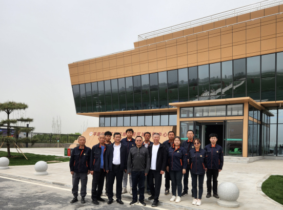 集团公司向导深入施工一线检查事情，，，加入平原树模区组织召开的工程项目座谈会